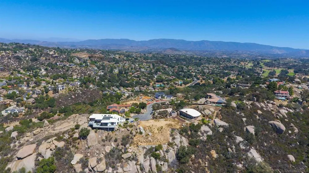 10011 Tall Oak Dr Escondido, CA 92026