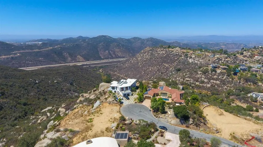 10011 Tall Oak Dr Escondido, CA 92026