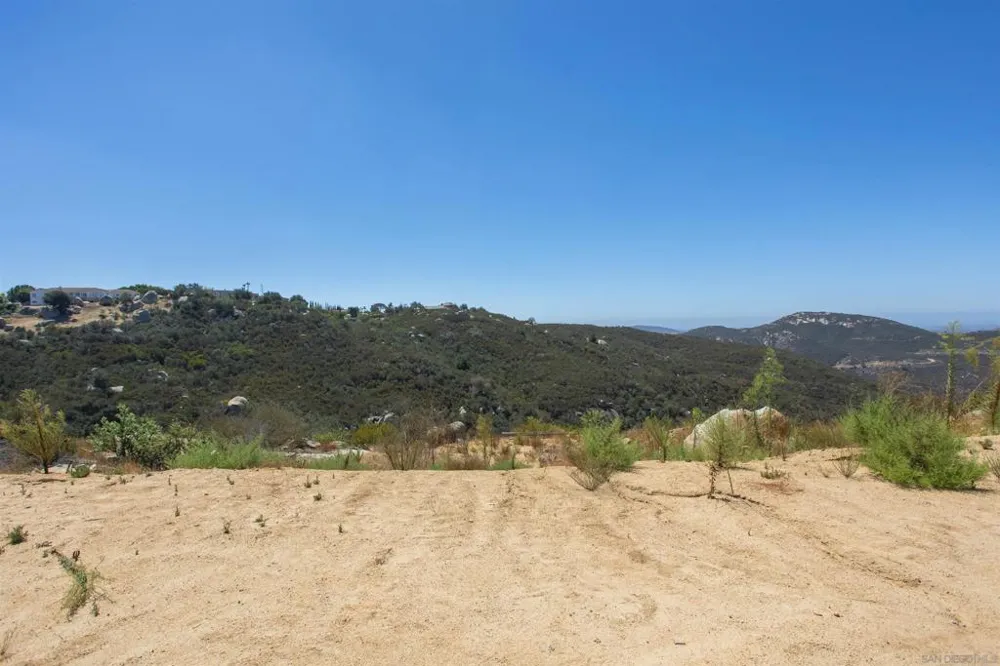 10011 Tall Oak Dr Escondido, CA 92026