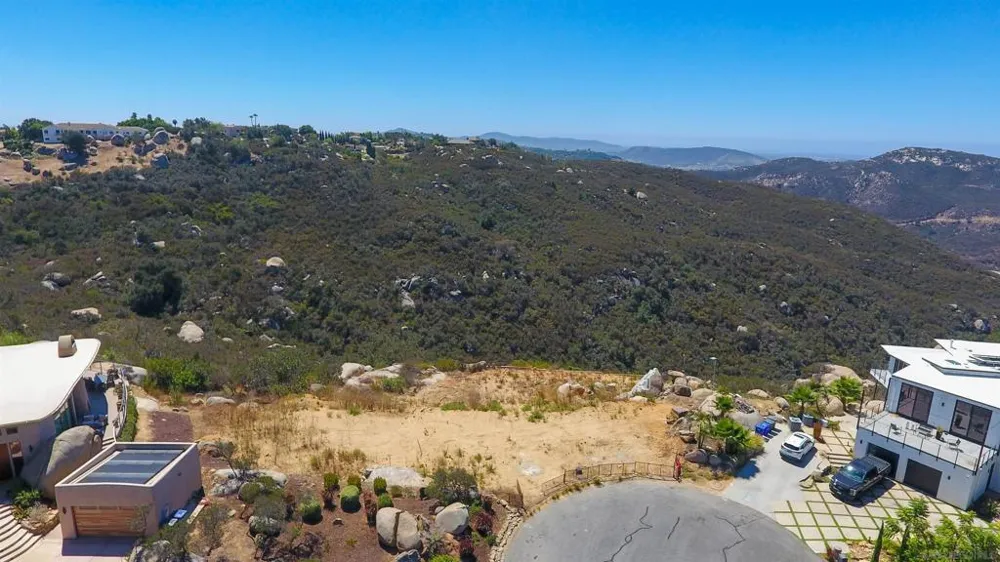 10011 Tall Oak Dr Escondido, CA 92026