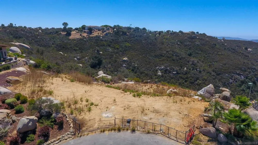 10011 Tall Oak Dr Escondido, CA 92026