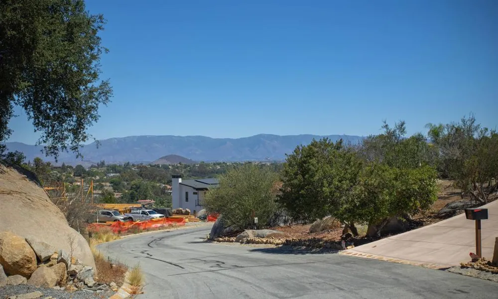 10011 Tall Oak Dr Escondido, CA 92026