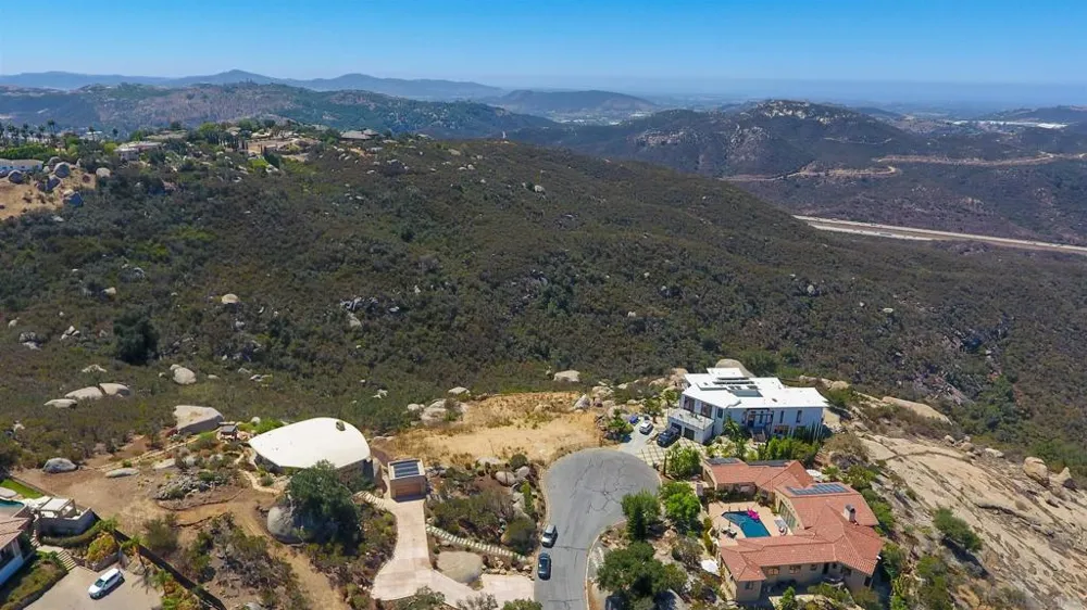 10011 Tall Oak Dr Escondido, CA 92026