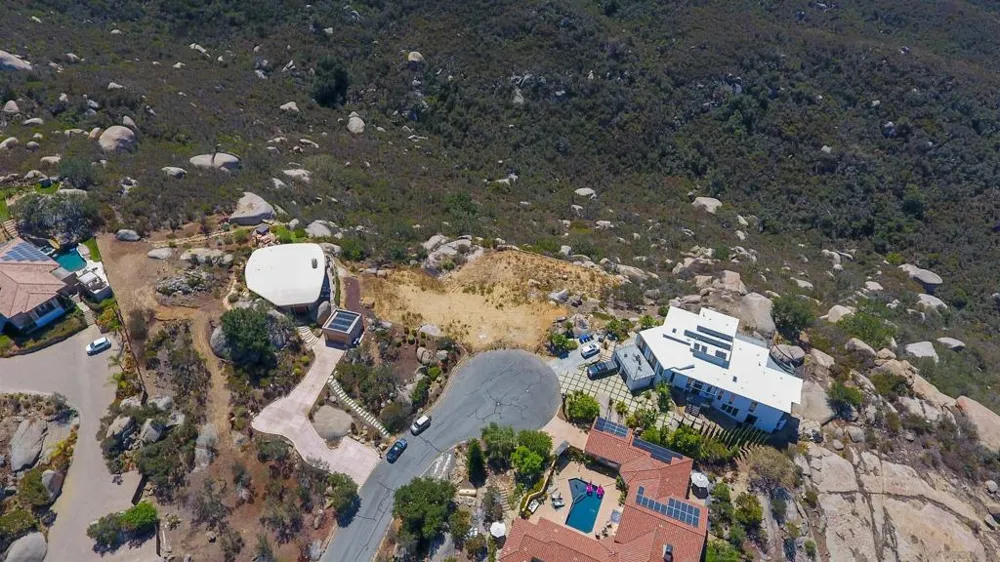 10011 Tall Oak Dr Escondido, CA 92026