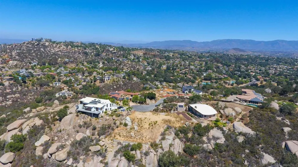 10011 Tall Oak Dr Escondido, CA 92026