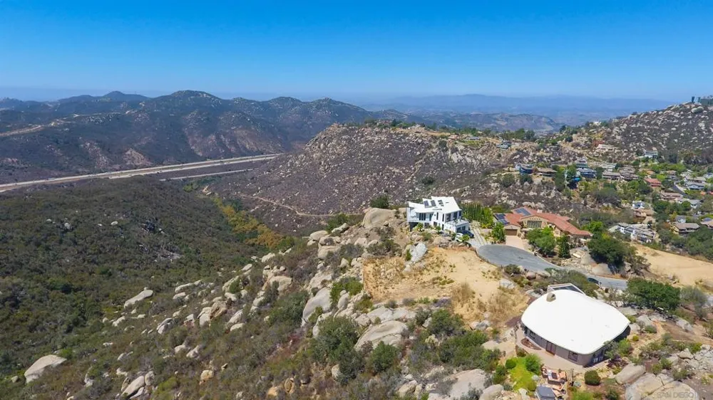 10011 Tall Oak Dr Escondido, CA 92026