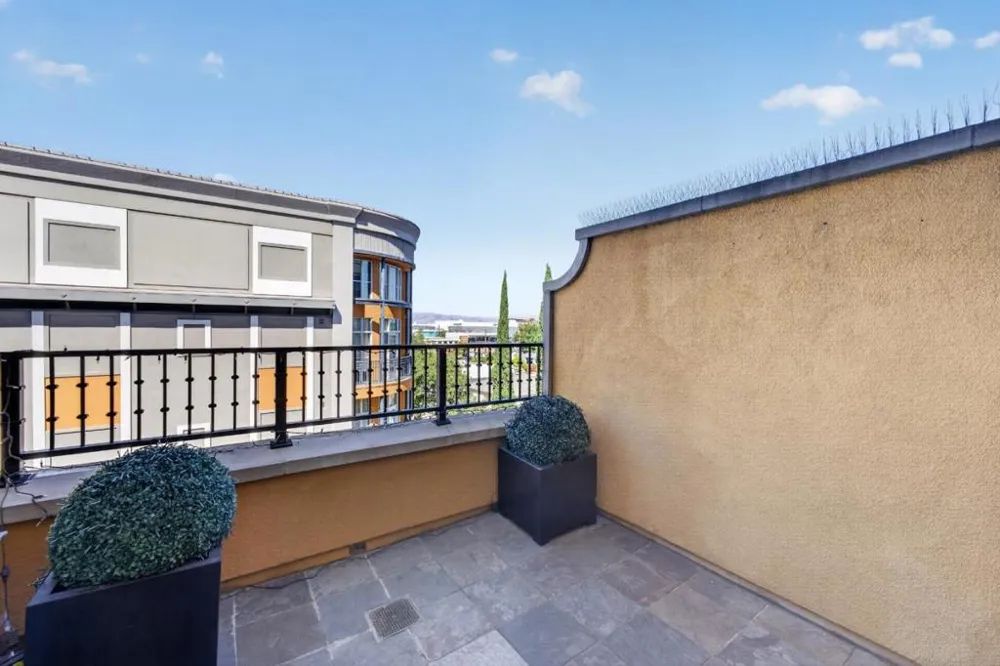 356 Santana Row #305 San Jose, CA 95128