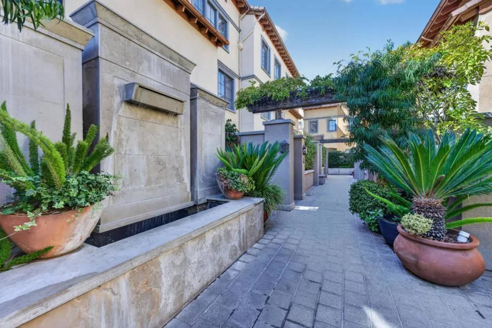 356 Santana Row #305 San Jose, CA 95128