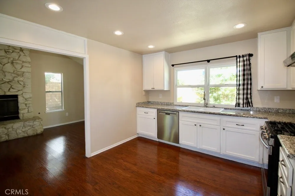 23603 bajada Drive Valencia, CA 91355