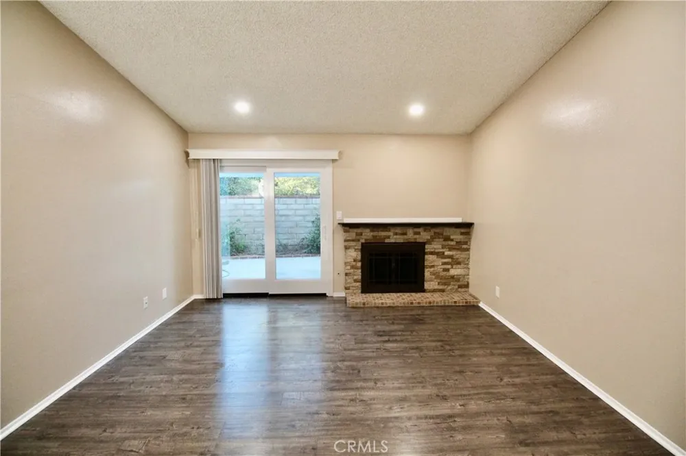 23603 bajada Drive Valencia, CA 91355