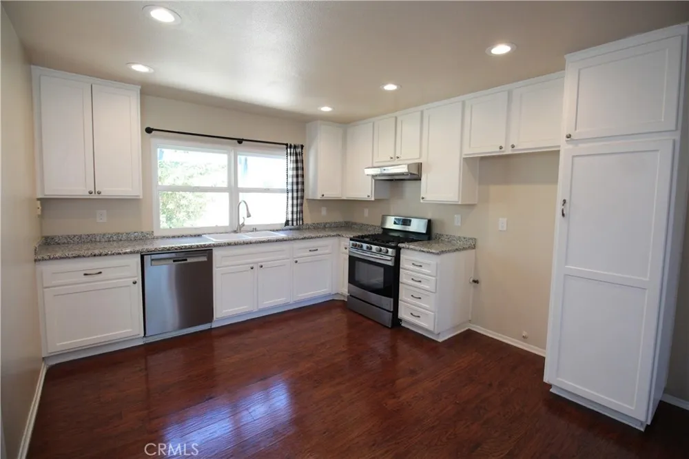 23603 bajada Drive Valencia, CA 91355
