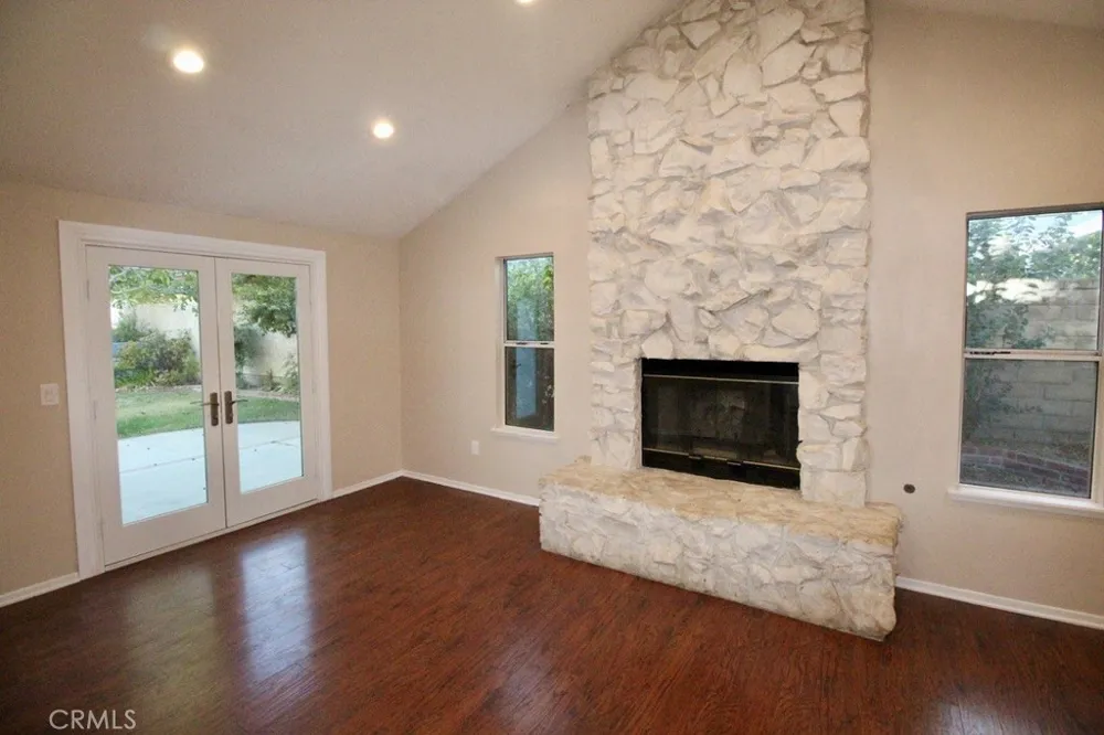 23603 bajada Drive Valencia, CA 91355