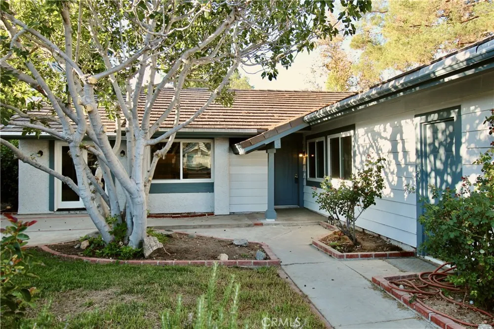 23603 bajada Drive Valencia, CA 91355