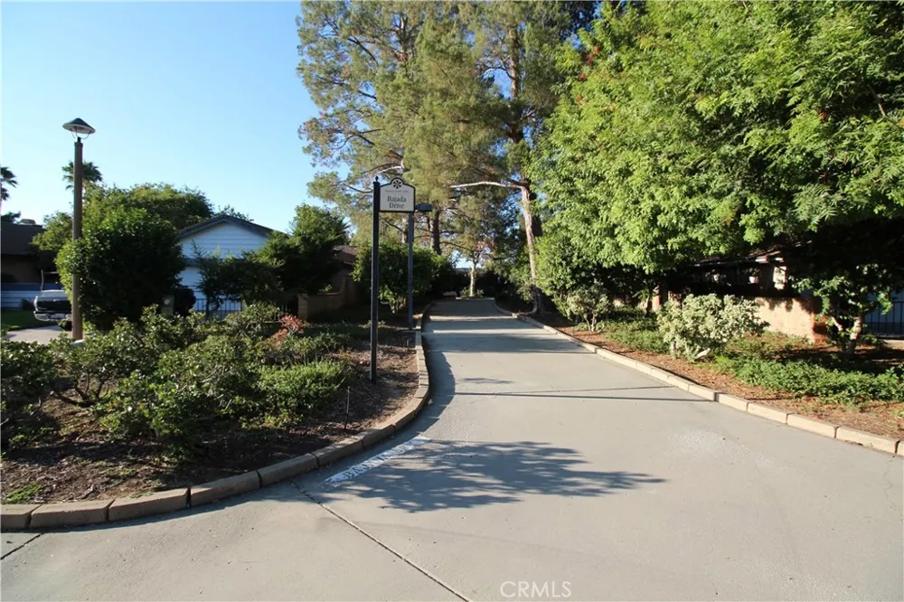 23603 bajada Drive Valencia, CA 91355