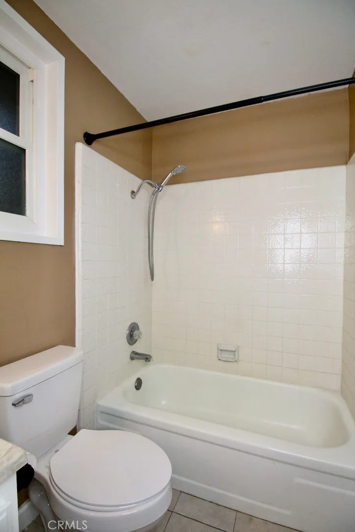 23603 bajada Drive Valencia, CA 91355