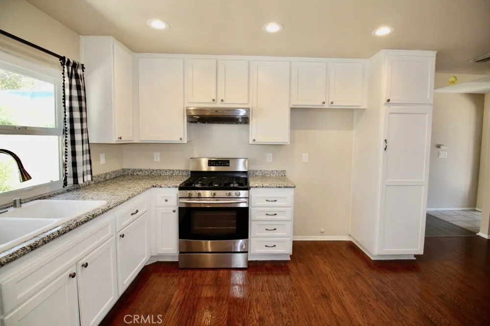 23603 bajada Drive Valencia, CA 91355