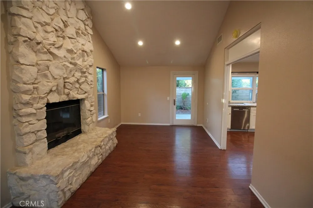 23603 bajada Drive Valencia, CA 91355