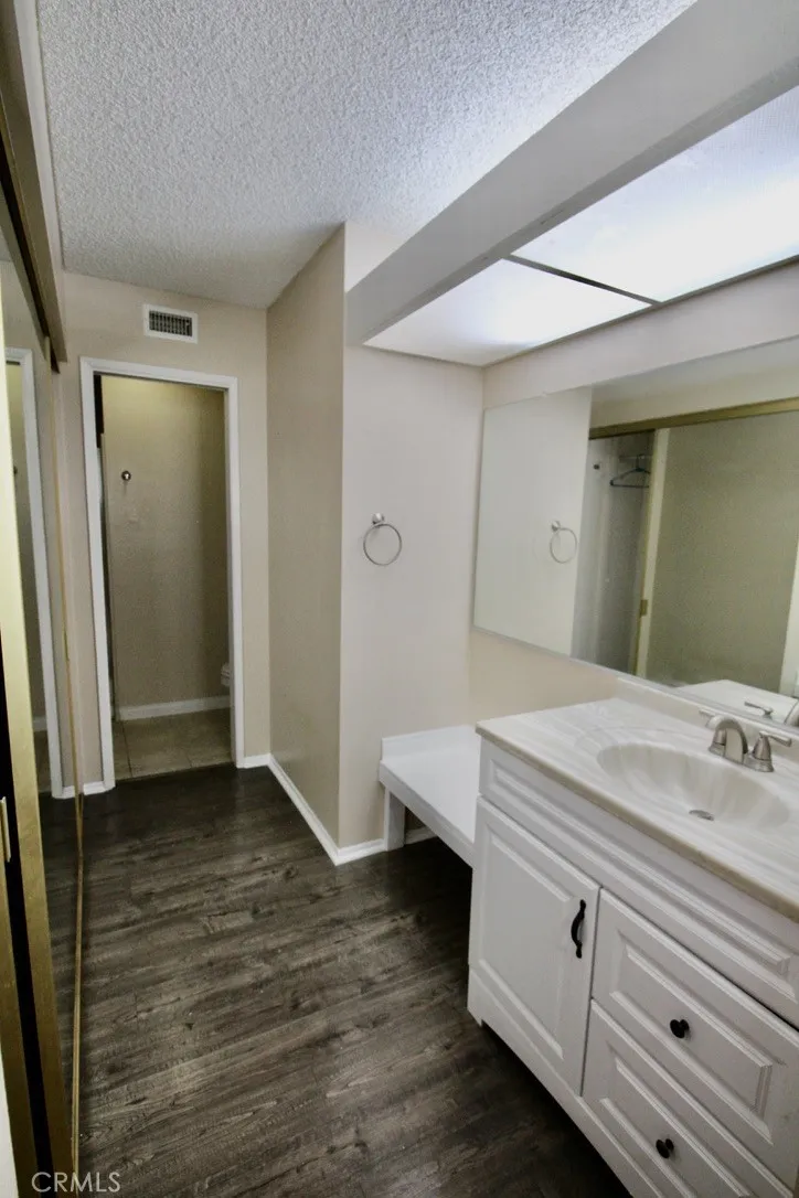 23603 bajada Drive Valencia, CA 91355