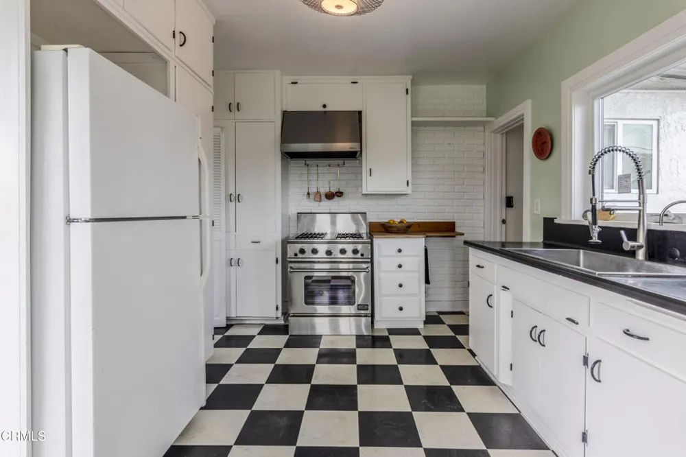 2738 Medlow Avenue Los Angeles, CA 90065