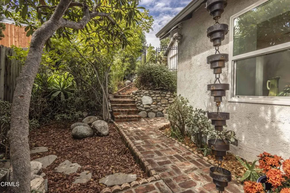 2738 Medlow Avenue Los Angeles, CA 90065