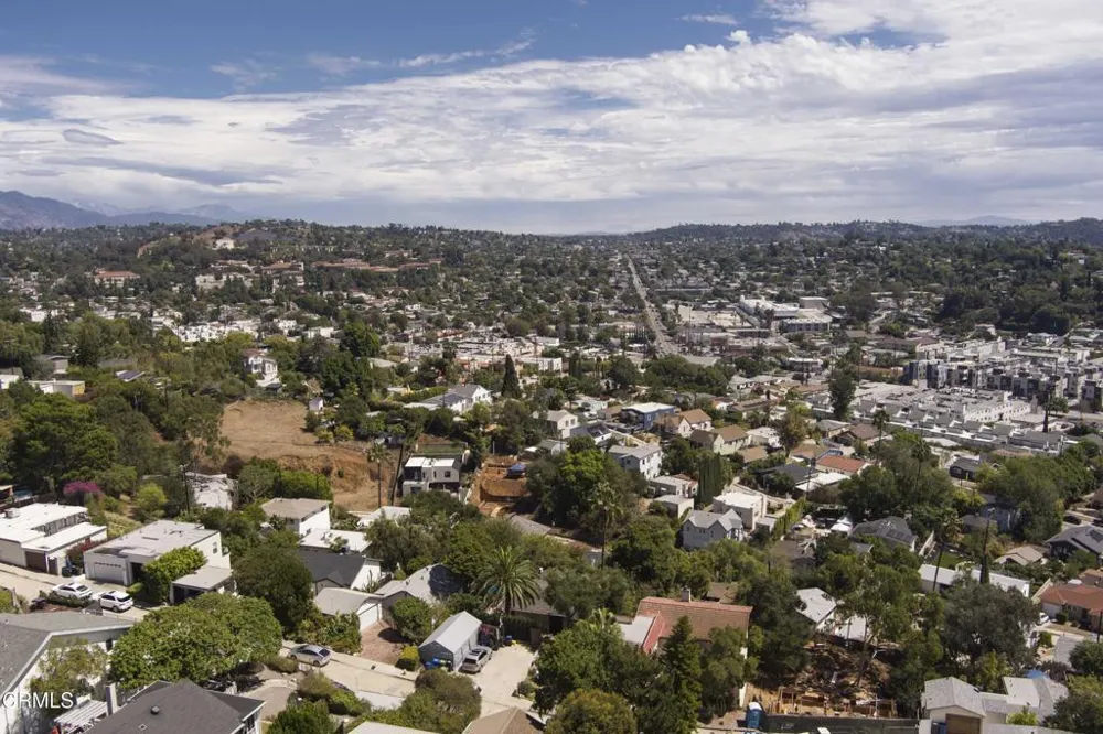 2738 Medlow Avenue Los Angeles, CA 90065