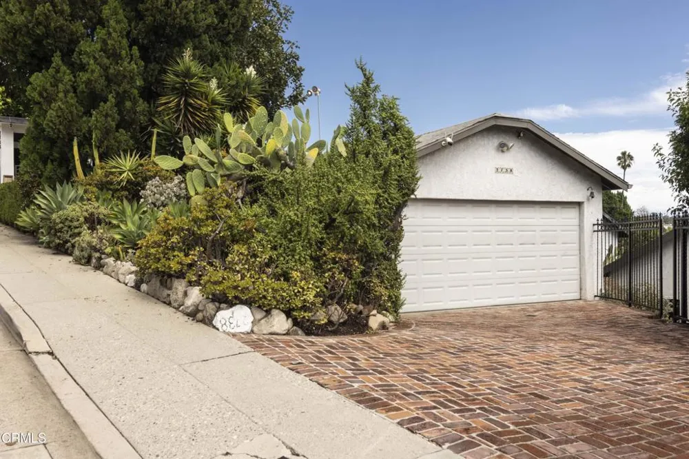 2738 Medlow Avenue Los Angeles, CA 90065