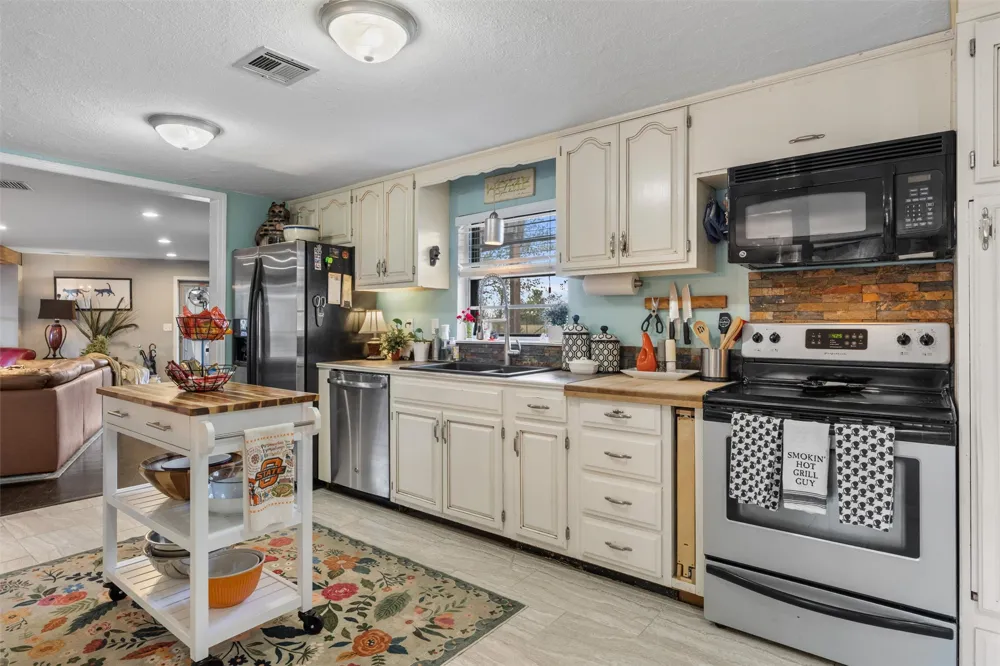 401790 W 4100 ROAD Collinsville, OK 74021