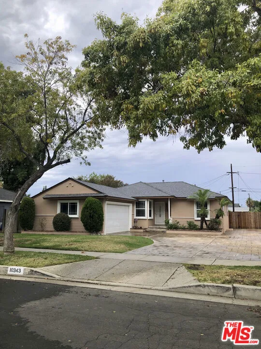 10343 Dempsey Avenue Los Angeles, CA 91344