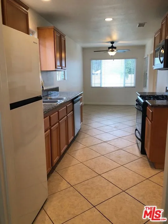 10343 Dempsey Avenue Los Angeles, CA 91344
