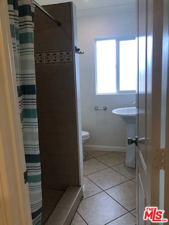 10343 Dempsey Avenue Los Angeles, CA 91344