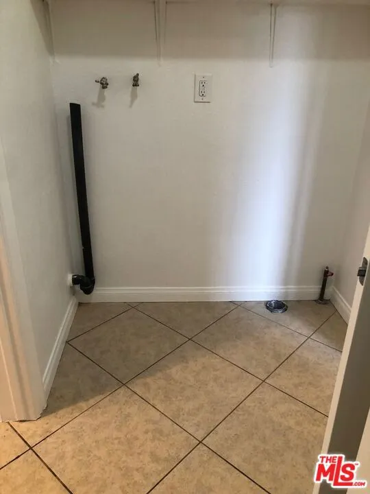 10343 Dempsey Avenue Los Angeles, CA 91344
