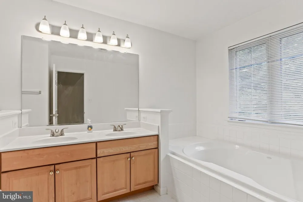 20 CASTLE GARDEN COURT Olney, MD 20832