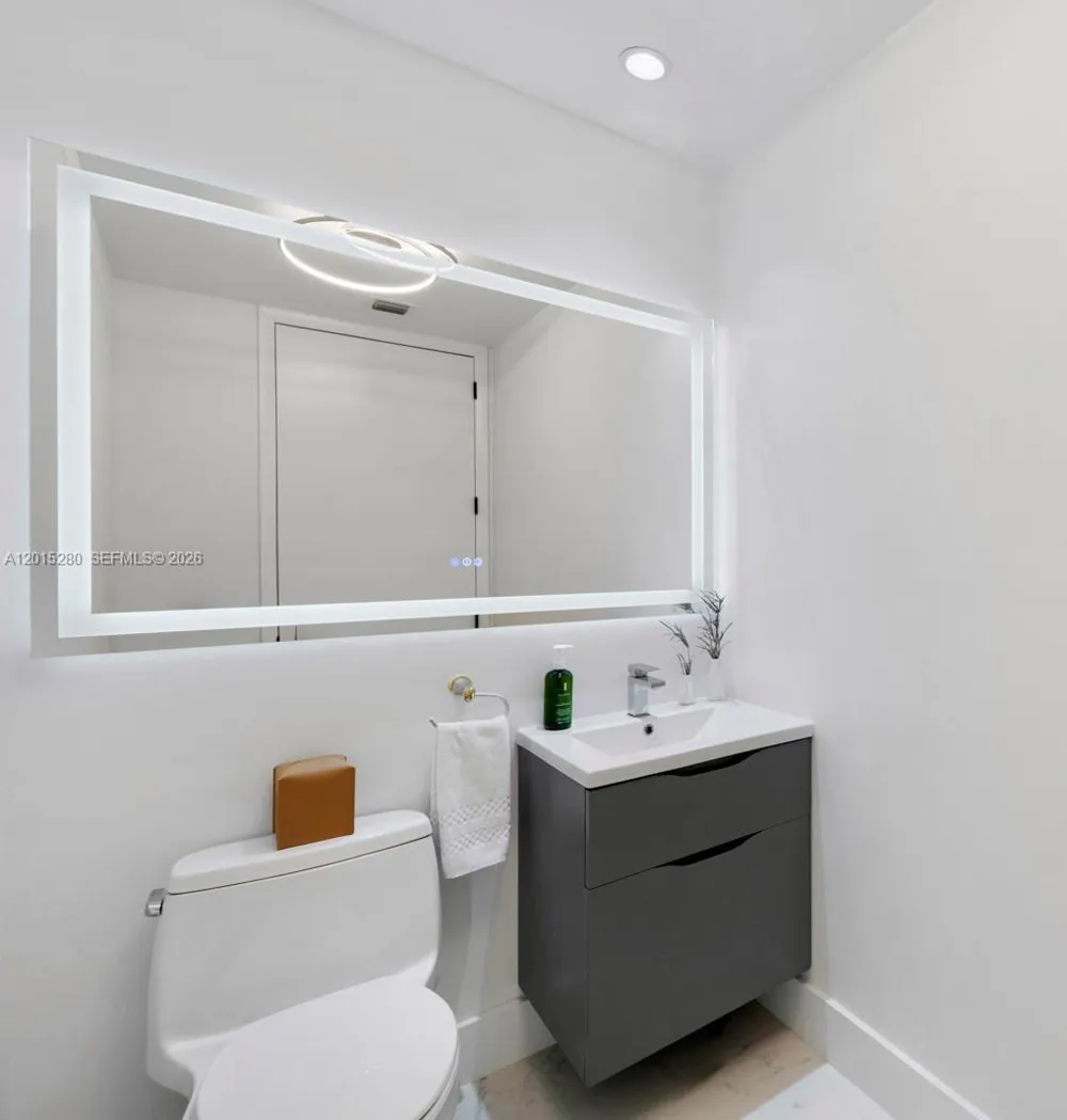 100 S Pointe Dr #2003 Miami Beach, FL 33139