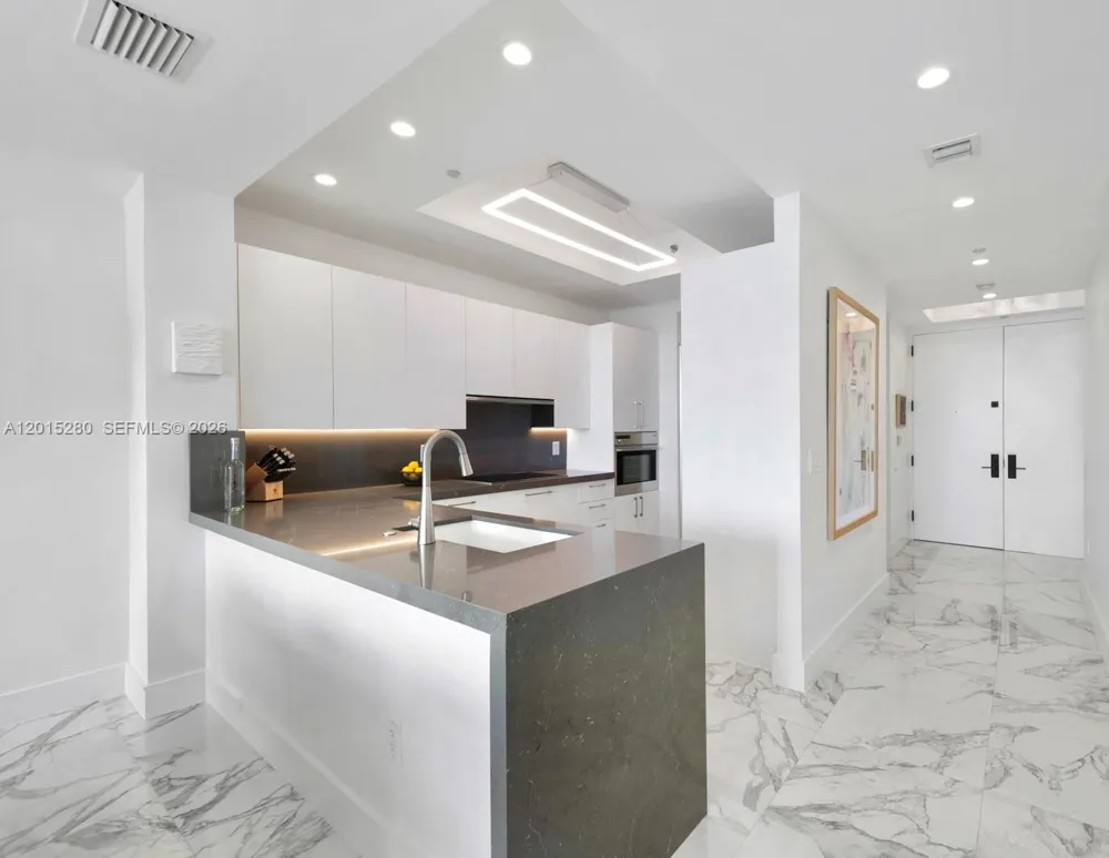 100 S Pointe Dr #2003 Miami Beach, FL 33139