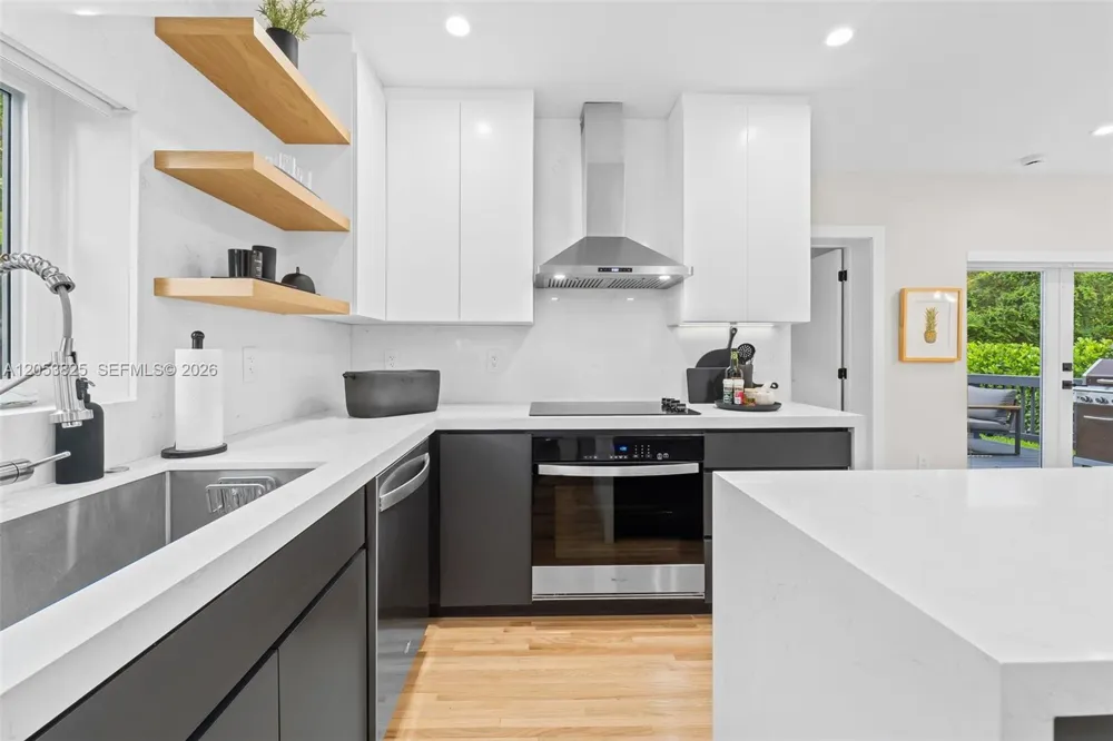 829 Granada Groves Ct Coral Gables, FL 33134