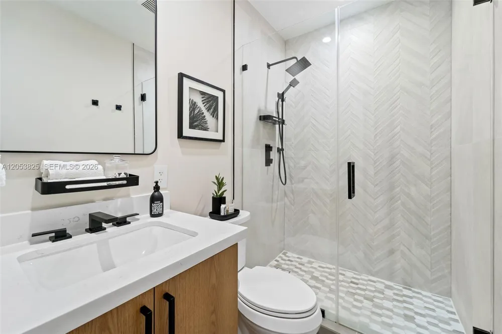 829 Granada Groves Ct Coral Gables, FL 33134