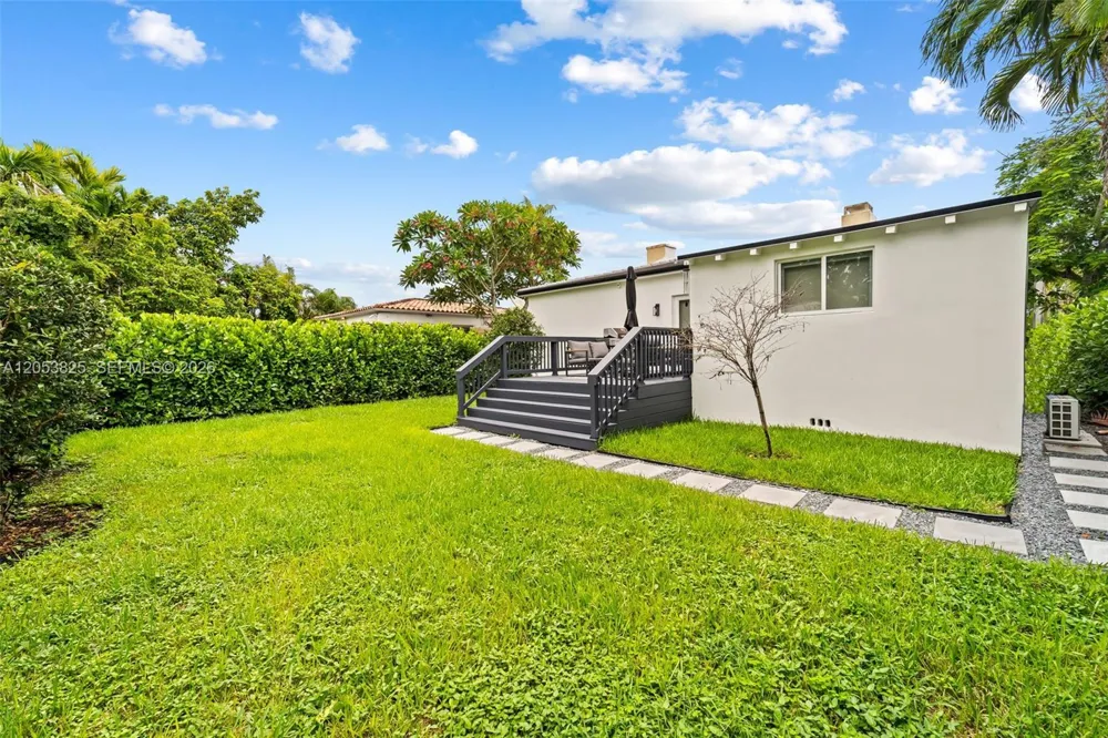 829 Granada Groves Ct Coral Gables, FL 33134