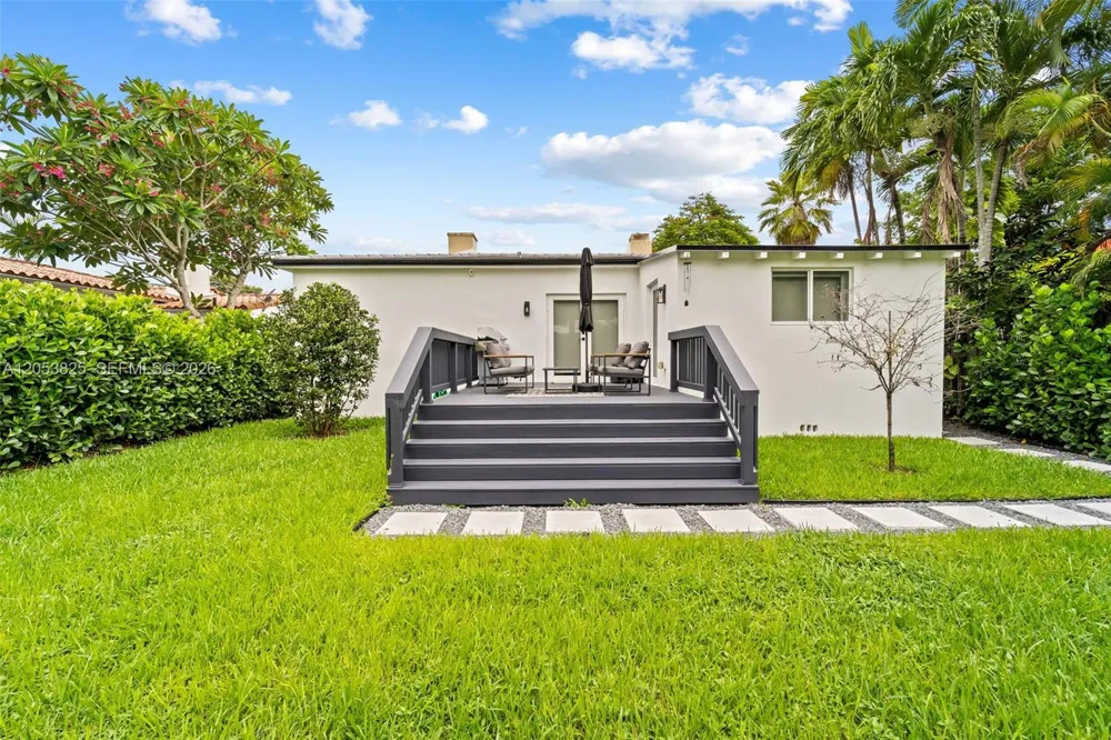829 Granada Groves Ct Coral Gables, FL 33134