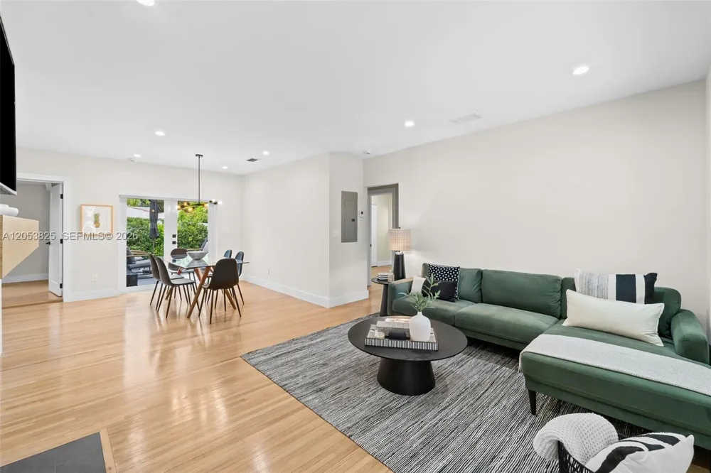829 Granada Groves Ct Coral Gables, FL 33134