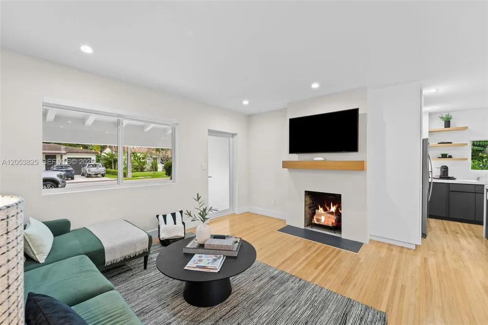 829 Granada Groves Ct Coral Gables, FL 33134