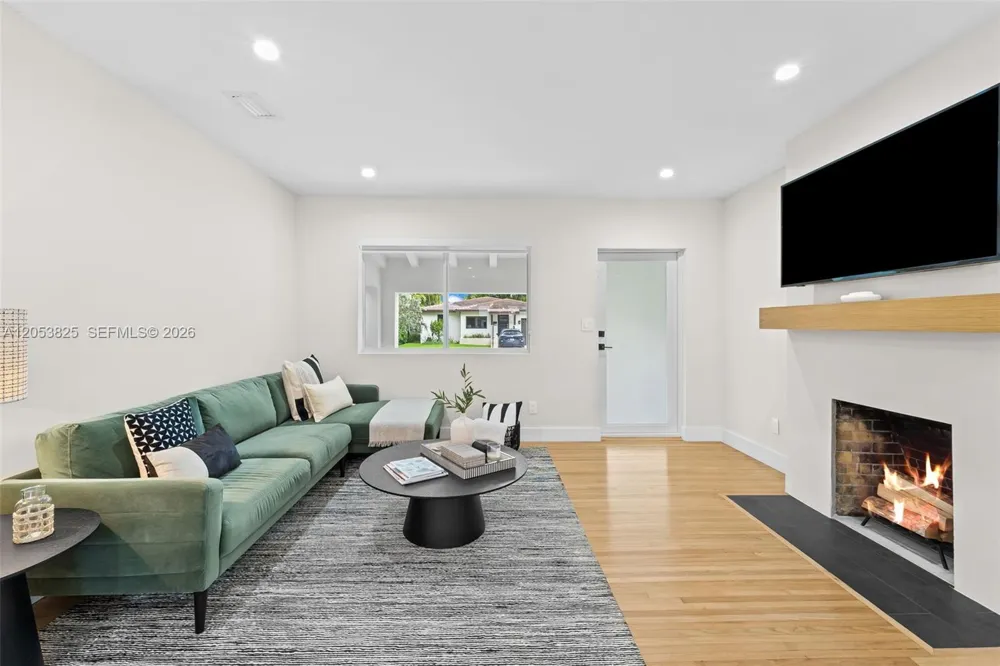 829 Granada Groves Ct Coral Gables, FL 33134