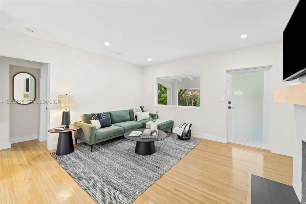829 Granada Groves Ct Coral Gables, FL 33134