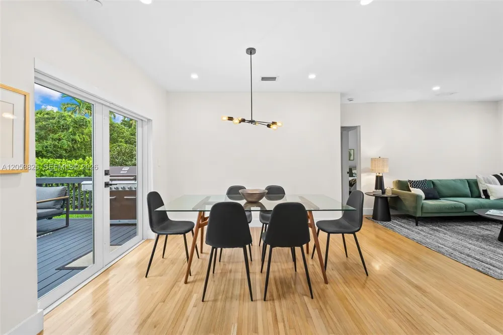 829 Granada Groves Ct Coral Gables, FL 33134