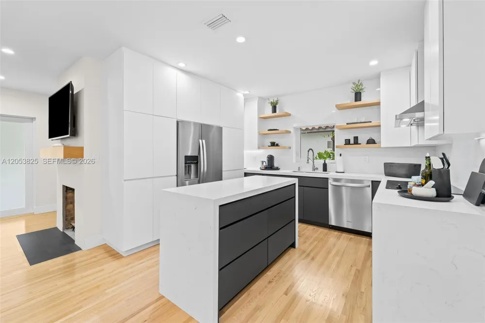 829 Granada Groves Ct Coral Gables, FL 33134