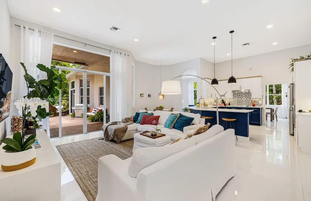 1604 Victoria Pointe Ln Weston, FL 33327