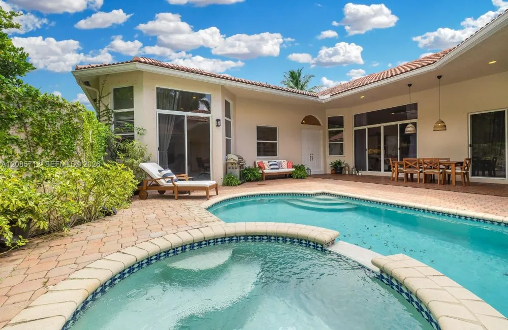1604 Victoria Pointe Ln Weston, FL 33327