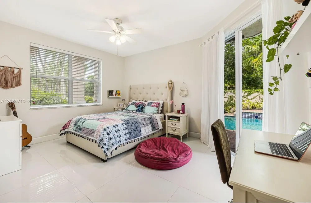 1604 Victoria Pointe Ln Weston, FL 33327