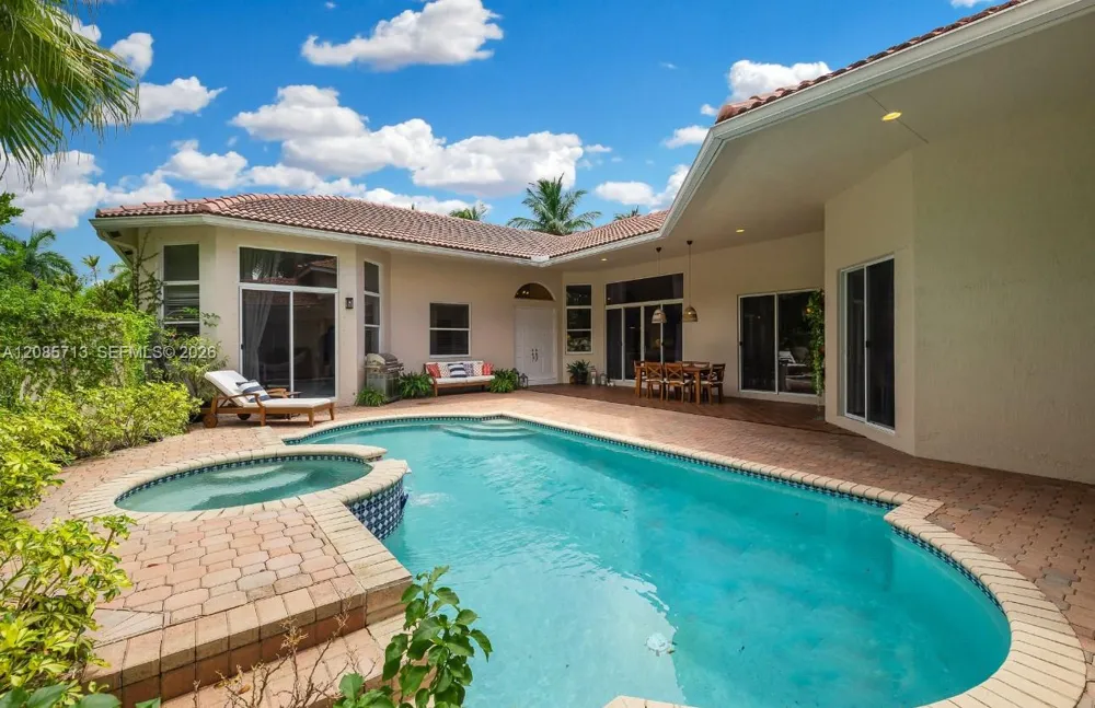 1604 Victoria Pointe Ln Weston, FL 33327