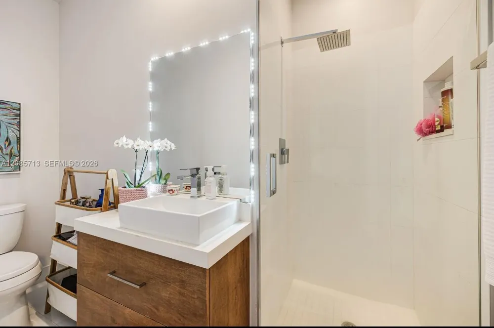 1604 Victoria Pointe Ln Weston, FL 33327
