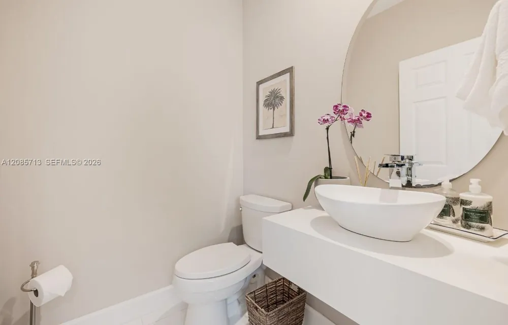 1604 Victoria Pointe Ln Weston, FL 33327